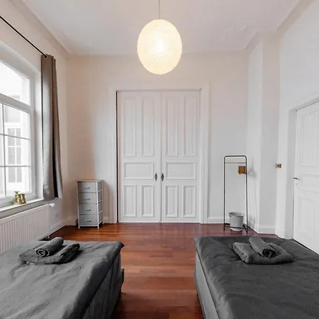 Schiefe Monteurwohnung Oldenburg, Zentral, Viel Platz Und Komfort * Oldenbourg