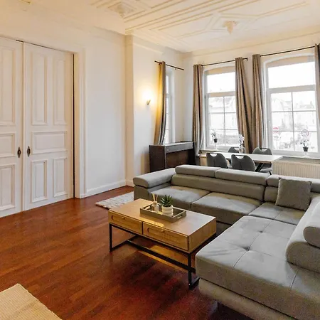 Schiefe Monteurwohnung Oldenburg, Zentral, Viel Platz Und Komfort Appartement Oldenbourg