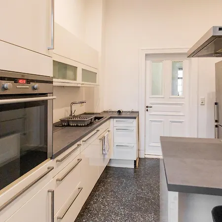 Schiefe Monteurwohnung Oldenburg, Zentral, Viel Platz Und Komfort *