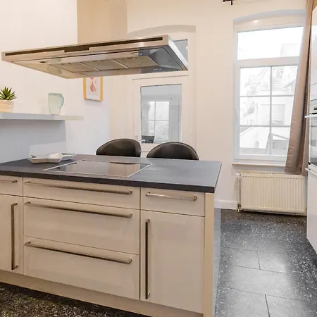 Schiefe Monteurwohnung Oldenburg, Zentral, Viel Platz Und Komfort Appartement Oldenbourg