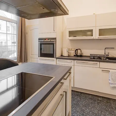 Schiefe Monteurwohnung Oldenburg, Zentral, Viel Platz Und Komfort Oldenburg